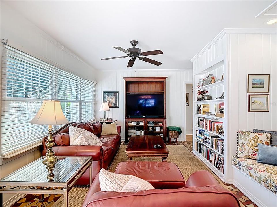 For Sale: $375,000 (3 beds, 2 baths, 1569 Square Feet)