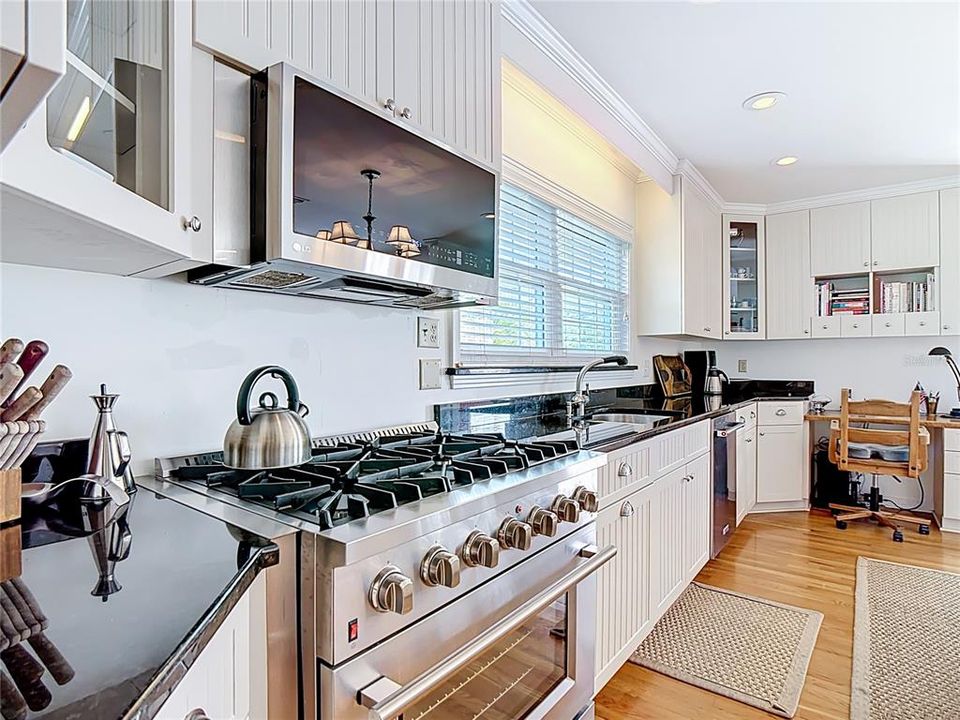 For Sale: $375,000 (3 beds, 2 baths, 1569 Square Feet)