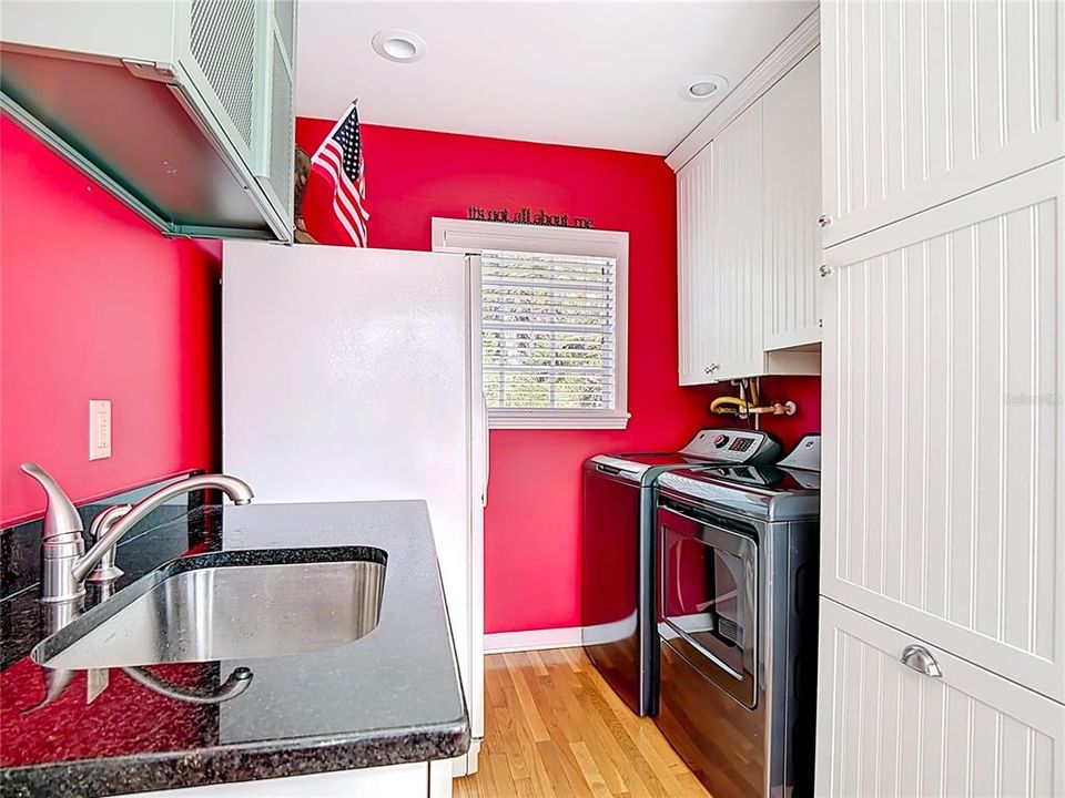 For Sale: $375,000 (3 beds, 2 baths, 1569 Square Feet)