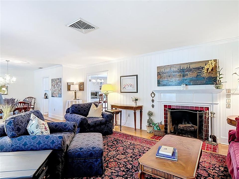 For Sale: $375,000 (3 beds, 2 baths, 1569 Square Feet)