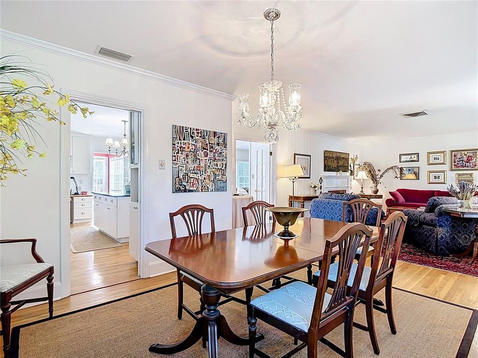 For Sale: $375,000 (3 beds, 2 baths, 1569 Square Feet)