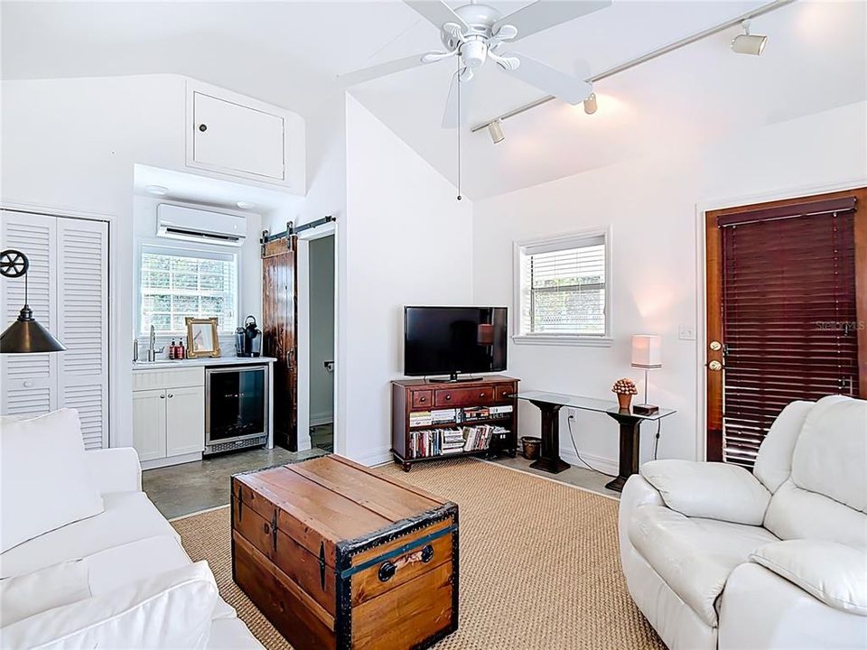 For Sale: $375,000 (3 beds, 2 baths, 1569 Square Feet)