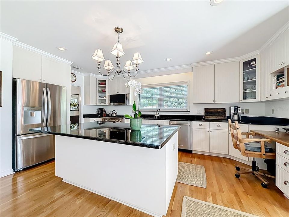 For Sale: $375,000 (3 beds, 2 baths, 1569 Square Feet)