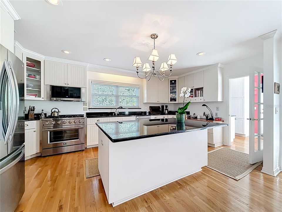 For Sale: $375,000 (3 beds, 2 baths, 1569 Square Feet)