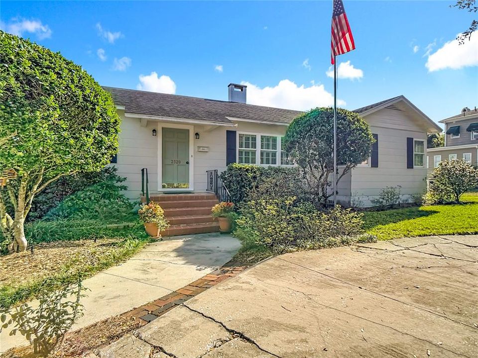 For Sale: $375,000 (3 beds, 2 baths, 1569 Square Feet)