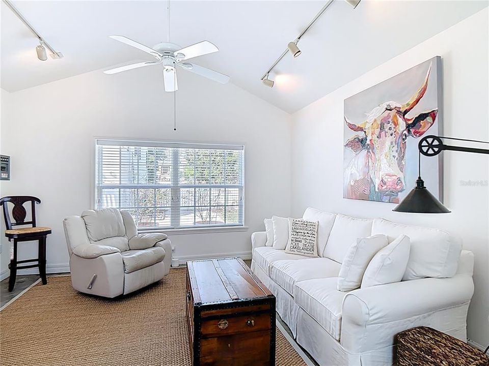 For Sale: $375,000 (3 beds, 2 baths, 1569 Square Feet)