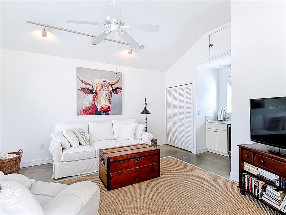 For Sale: $375,000 (3 beds, 2 baths, 1569 Square Feet)