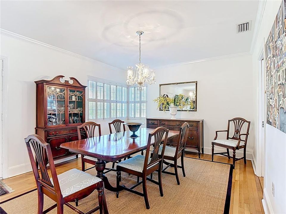 For Sale: $375,000 (3 beds, 2 baths, 1569 Square Feet)