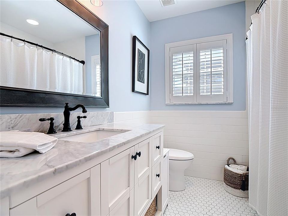 For Sale: $375,000 (3 beds, 2 baths, 1569 Square Feet)