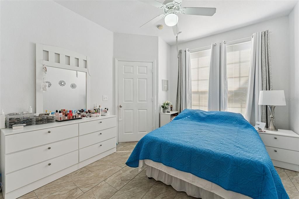 For Sale: $175,000 (1 beds, 1 baths, 495 Square Feet)