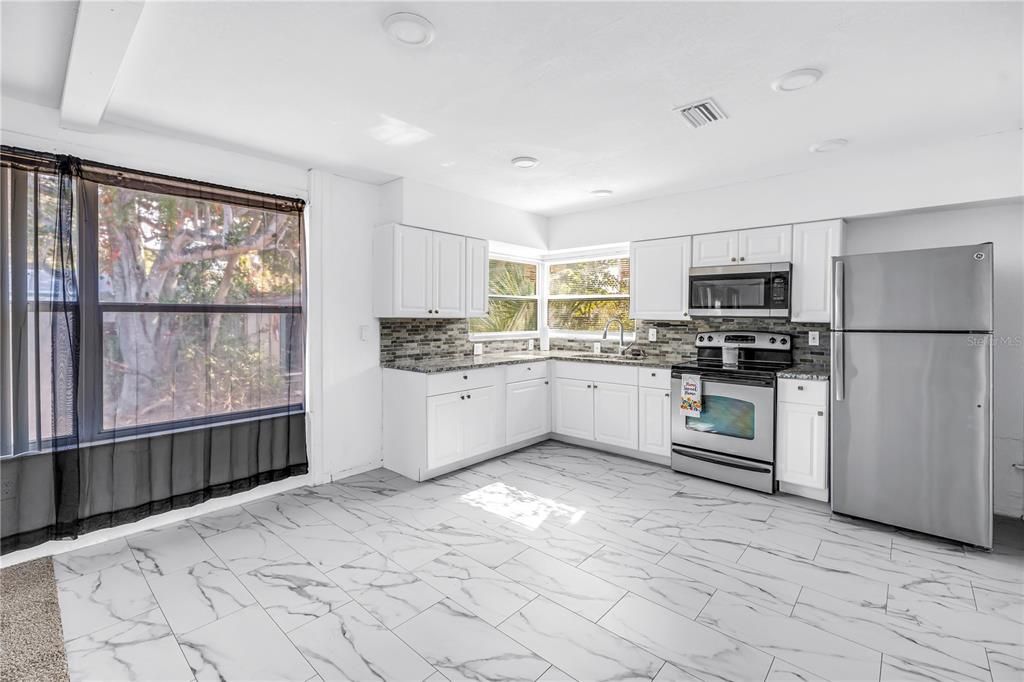 待售: $420,000 (3 贝兹, 2 浴室, 1440 平方英尺)