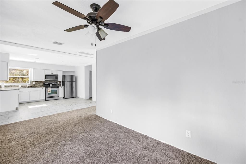 待售: $420,000 (3 贝兹, 2 浴室, 1440 平方英尺)