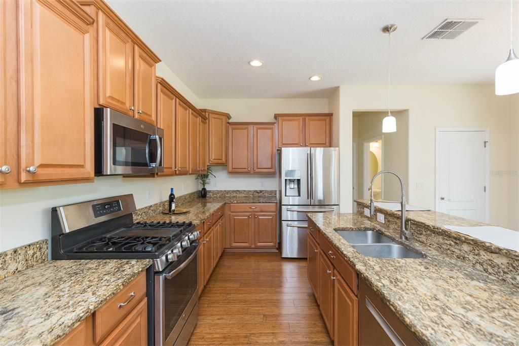 For Rent: $3,100 (4 beds, 3 baths, 3163 Square Feet)