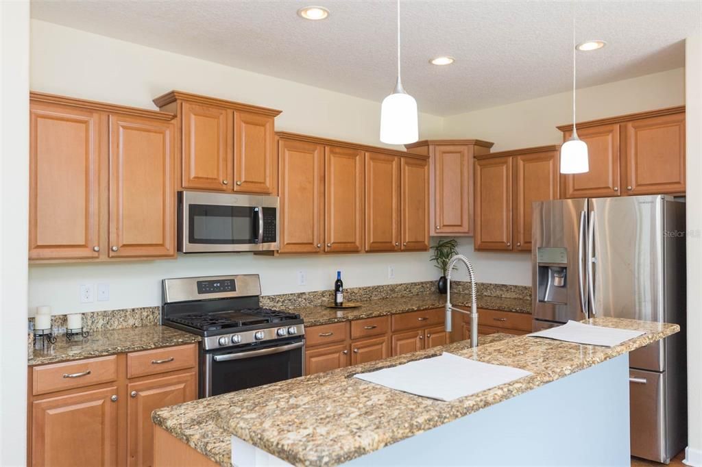 For Rent: $3,100 (4 beds, 3 baths, 3163 Square Feet)