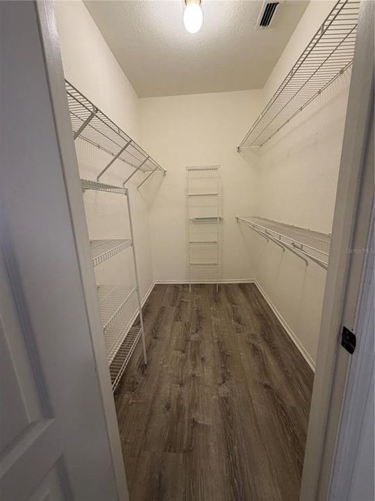 Active With Contract: $1,550 (2 beds, 2 baths, 1212 Square Feet)