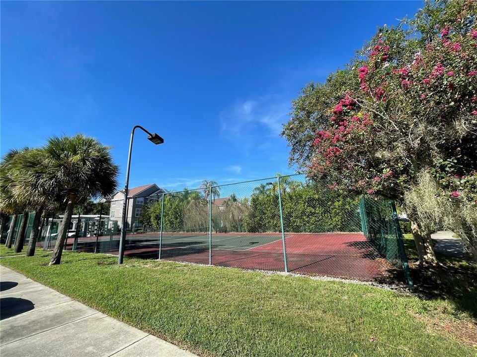 Active With Contract: $1,550 (2 beds, 2 baths, 1212 Square Feet)