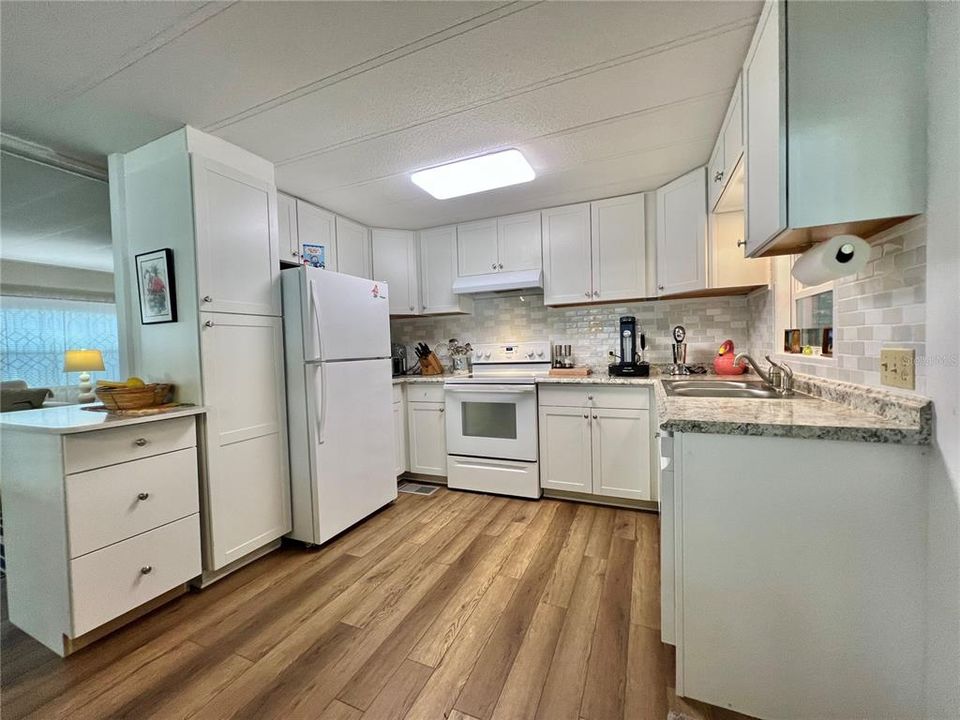 待售: $129,500 (2 贝兹, 2 浴室, 1014 平方英尺)