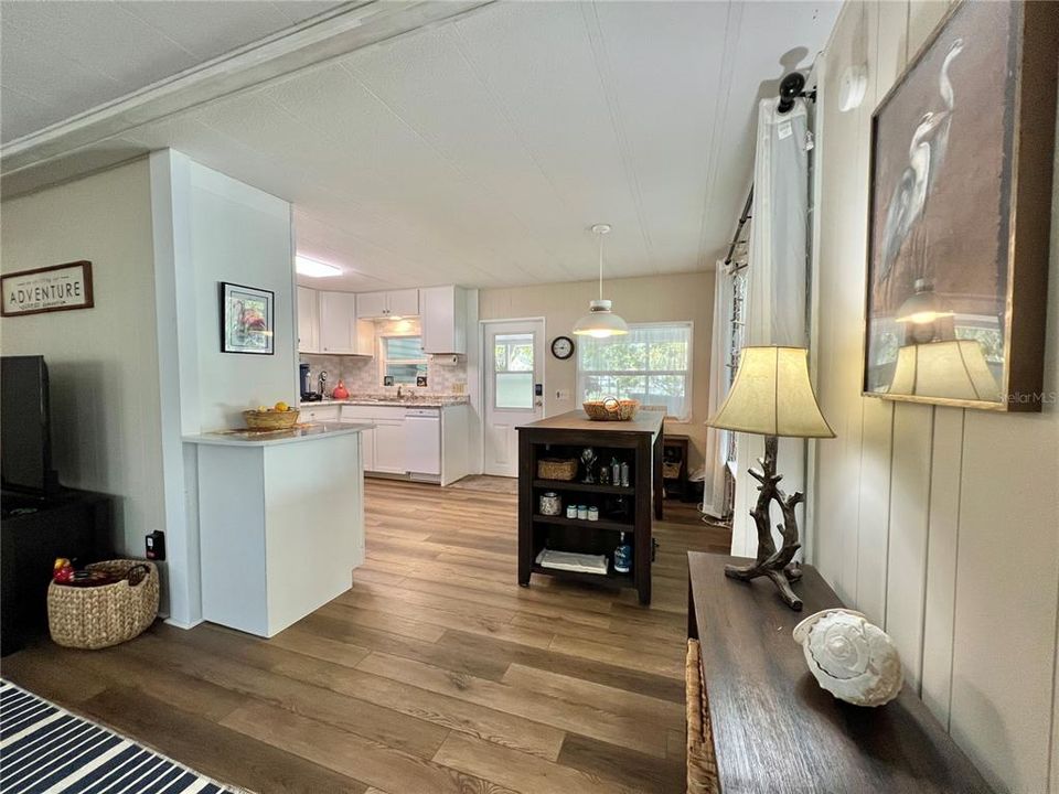 待售: $129,500 (2 贝兹, 2 浴室, 1014 平方英尺)