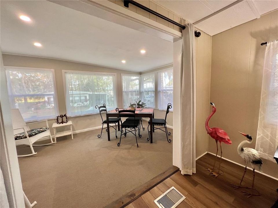 待售: $129,500 (2 贝兹, 2 浴室, 1014 平方英尺)