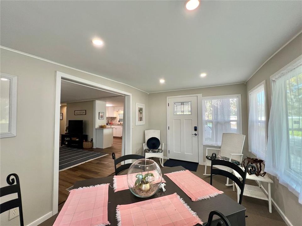 待售: $129,500 (2 贝兹, 2 浴室, 1014 平方英尺)