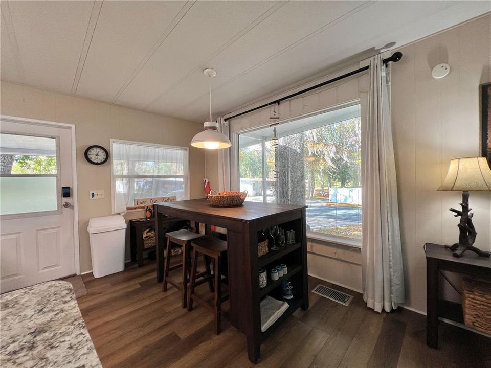 待售: $129,500 (2 贝兹, 2 浴室, 1014 平方英尺)