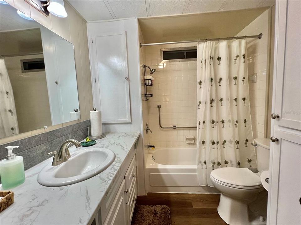 待售: $129,500 (2 贝兹, 2 浴室, 1014 平方英尺)