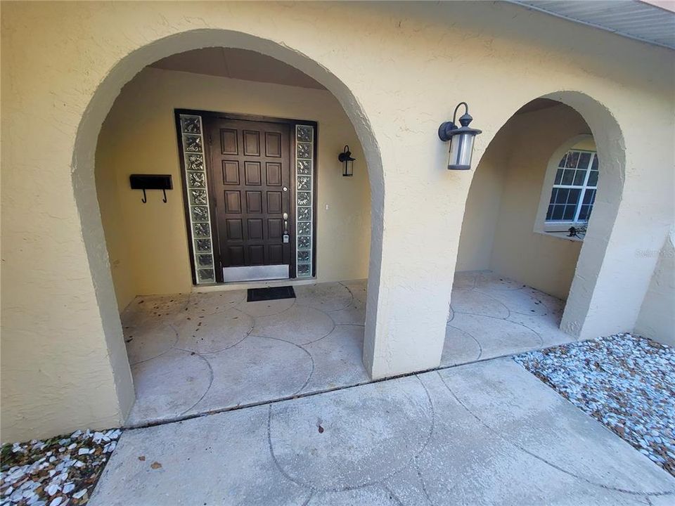 For Rent: $2,500 (3 beds, 2 baths, 1812 Square Feet)