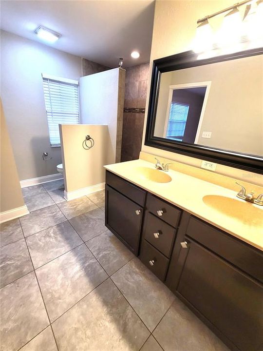 For Rent: $2,500 (3 beds, 2 baths, 1812 Square Feet)