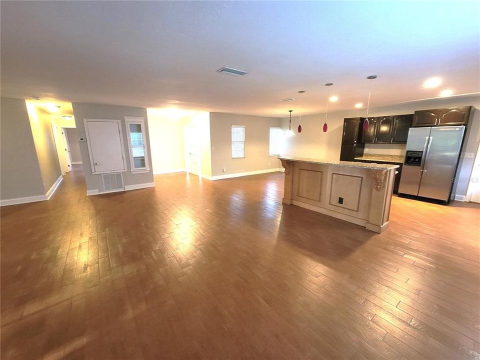 For Rent: $2,500 (3 beds, 2 baths, 1812 Square Feet)