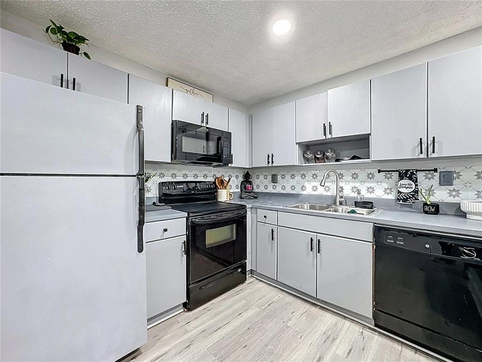 В аренду: $1,650 (2 спален, 1 ванн, 800 Квадратных фут)