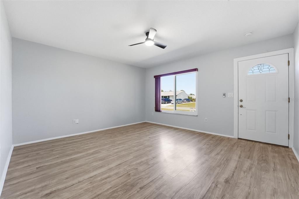 待售: $225,000 (2 贝兹, 2 浴室, 992 平方英尺)