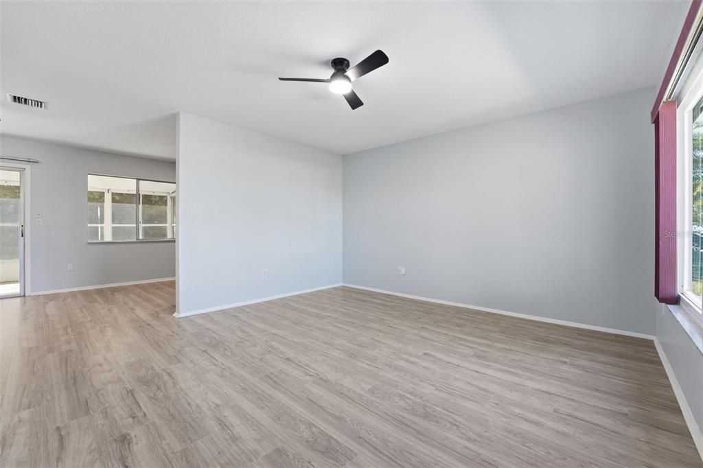 待售: $225,000 (2 贝兹, 2 浴室, 992 平方英尺)