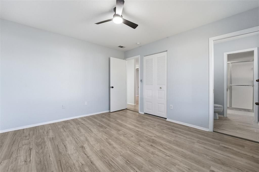 待售: $225,000 (2 贝兹, 2 浴室, 992 平方英尺)