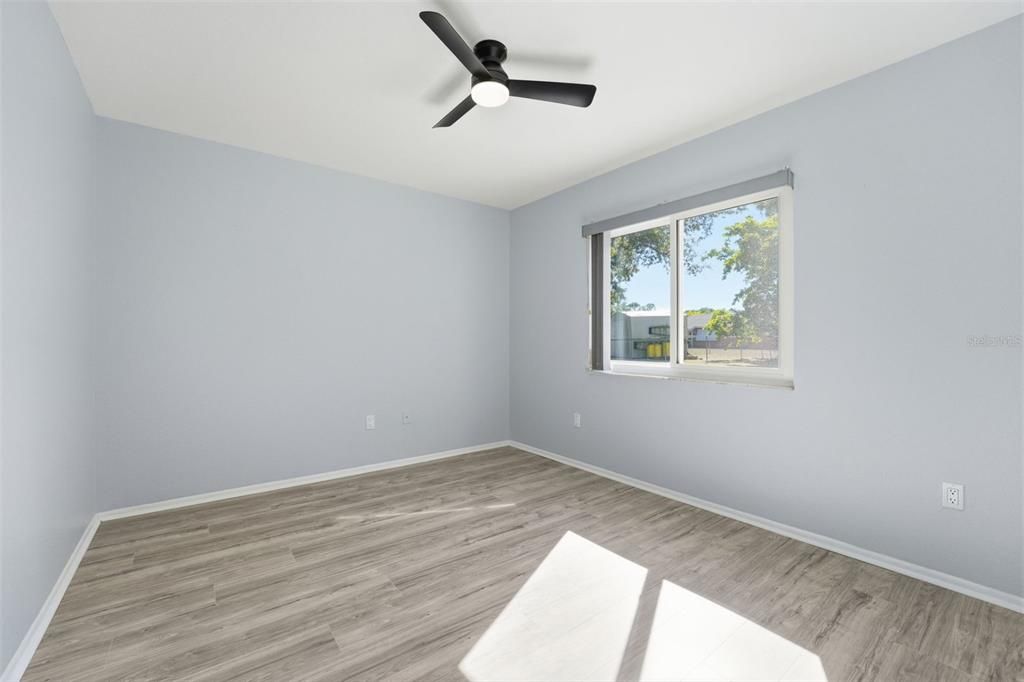 待售: $225,000 (2 贝兹, 2 浴室, 992 平方英尺)