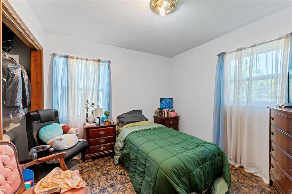 На продажу: $365,000 (2 спален, 1 ванн, 1176 Квадратных фут)