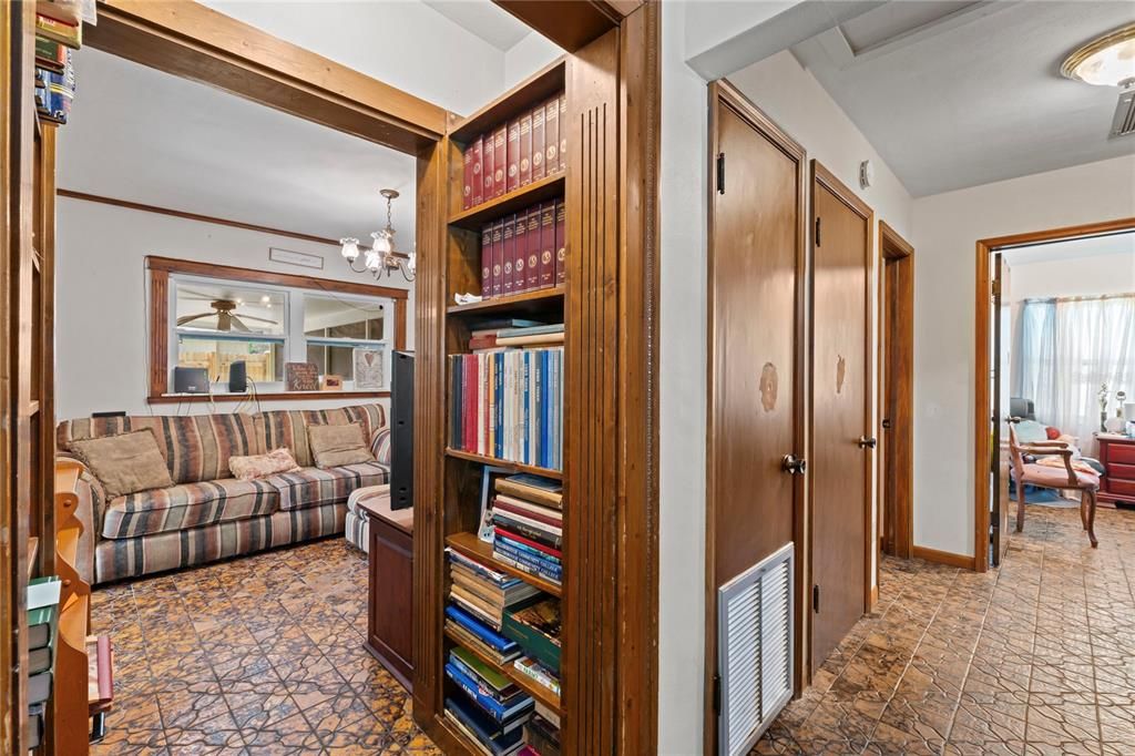 На продажу: $365,000 (2 спален, 1 ванн, 1176 Квадратных фут)