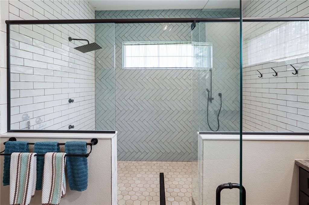 For Sale: $950,000 (5 beds, 4 baths, 3644 Square Feet)