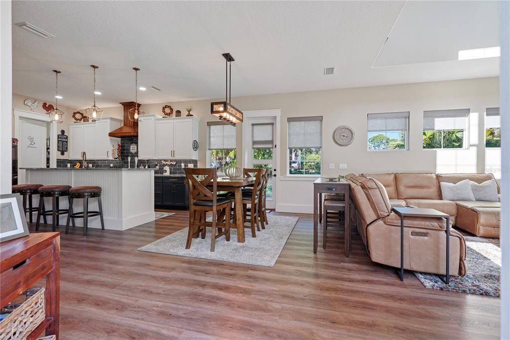 For Sale: $950,000 (5 beds, 4 baths, 3644 Square Feet)