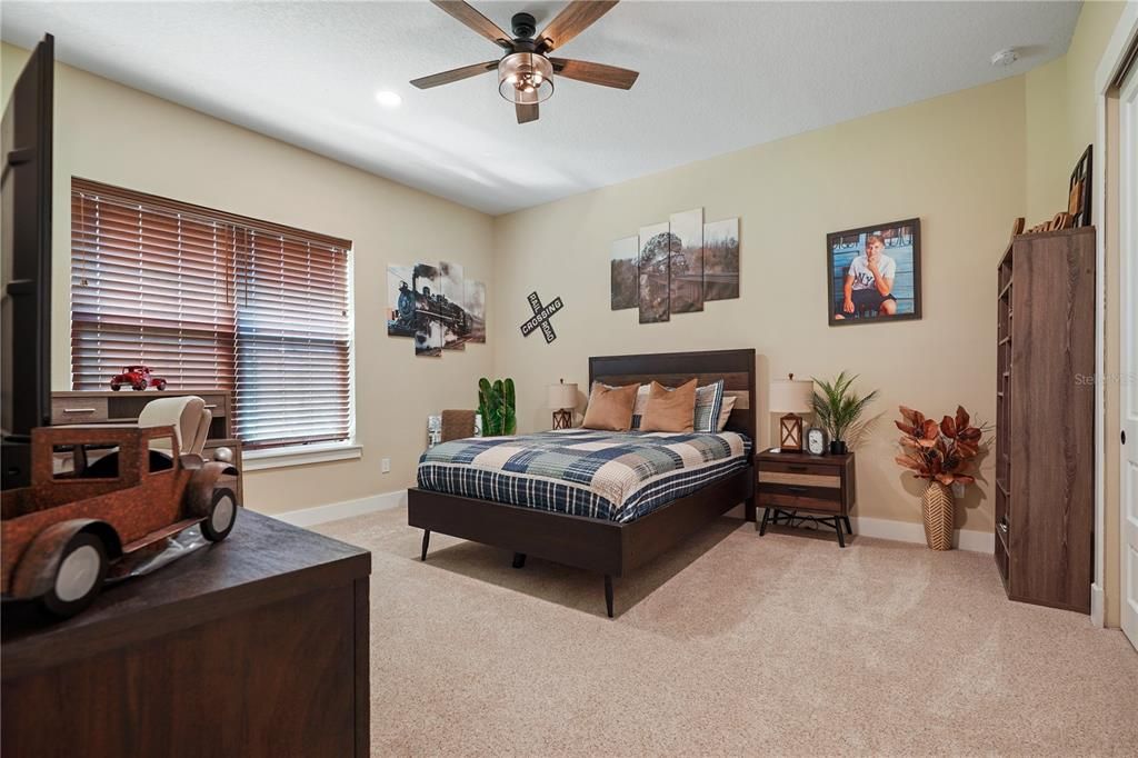 For Sale: $950,000 (5 beds, 4 baths, 3644 Square Feet)