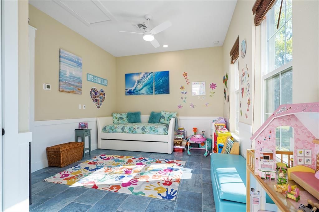 For Sale: $950,000 (5 beds, 4 baths, 3644 Square Feet)