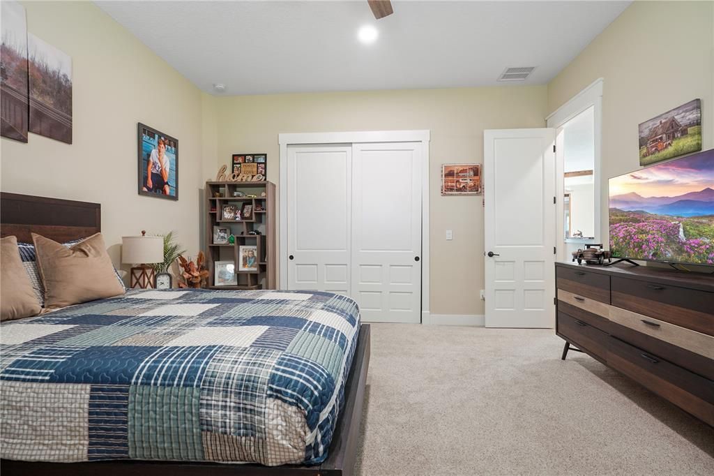 For Sale: $950,000 (5 beds, 4 baths, 3644 Square Feet)