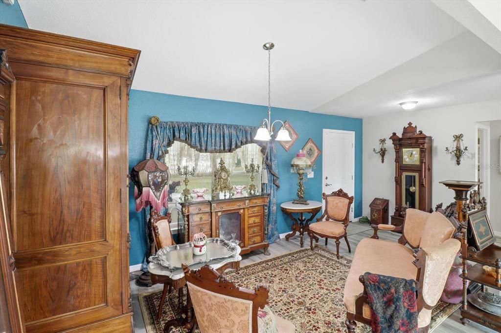 For Sale: $339,500 (3 beds, 2 baths, 1667 Square Feet)