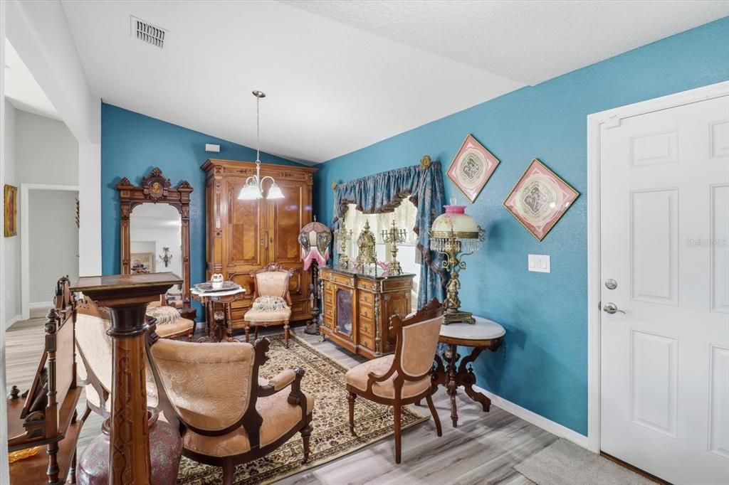 For Sale: $339,500 (3 beds, 2 baths, 1667 Square Feet)