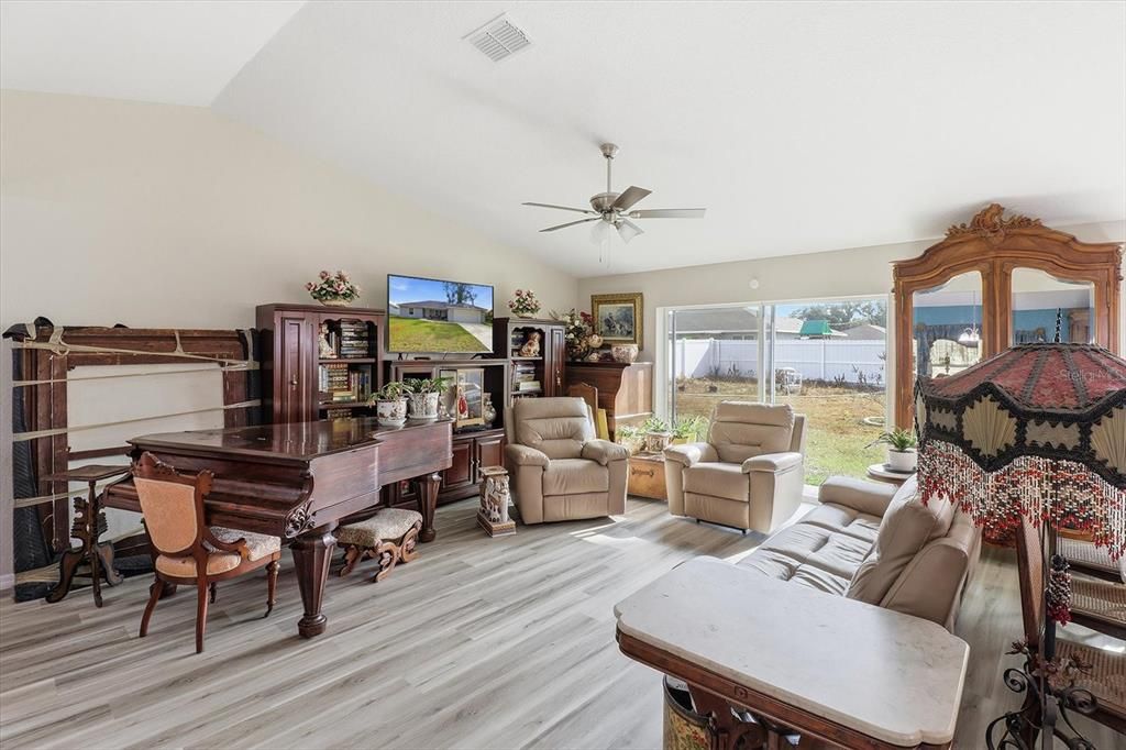 For Sale: $339,500 (3 beds, 2 baths, 1667 Square Feet)