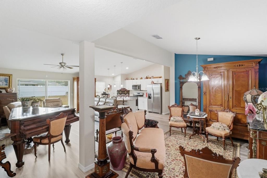 For Sale: $339,500 (3 beds, 2 baths, 1667 Square Feet)