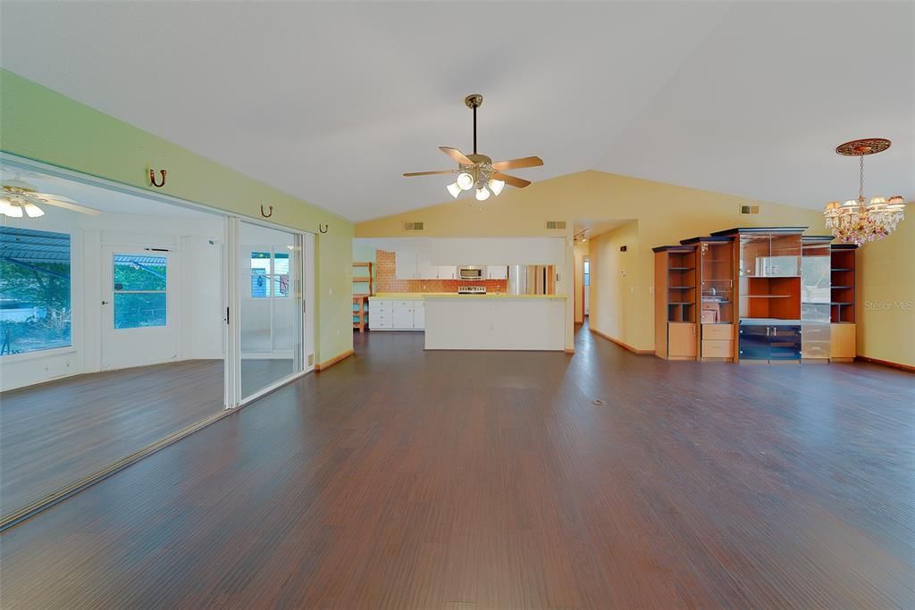 待售: $245,000 (2 贝兹, 2 浴室, 1758 平方英尺)