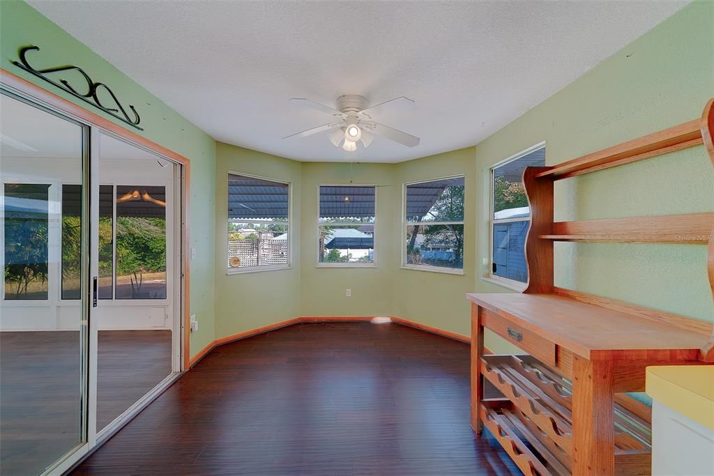 待售: $245,000 (2 贝兹, 2 浴室, 1758 平方英尺)