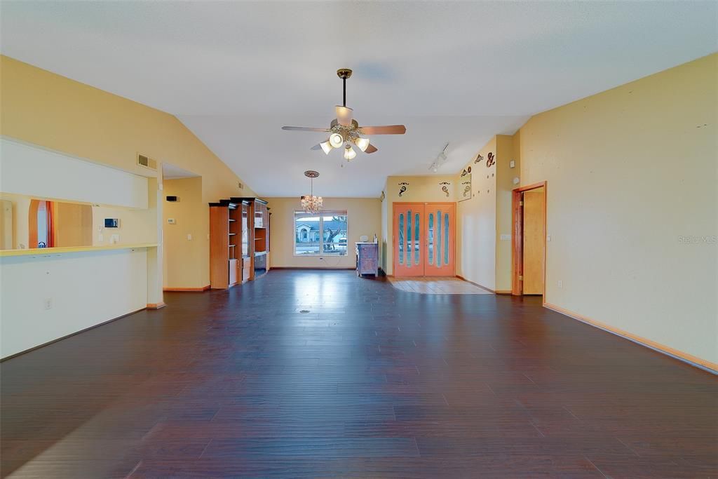 待售: $245,000 (2 贝兹, 2 浴室, 1758 平方英尺)