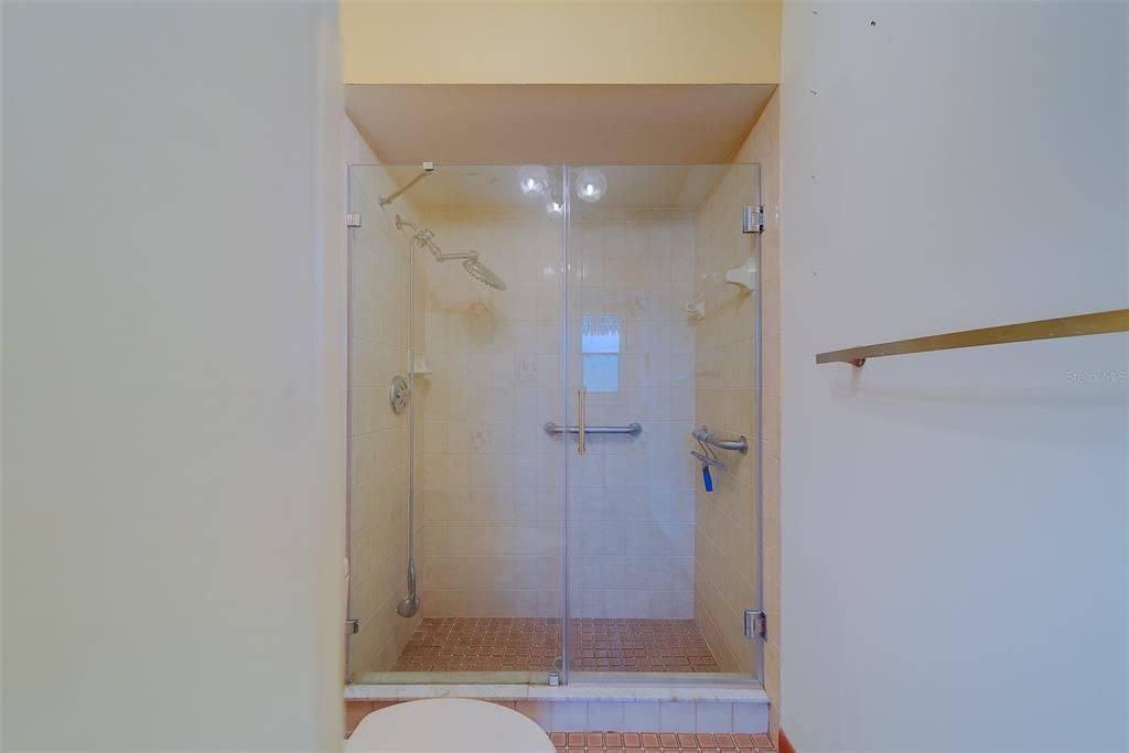 待售: $245,000 (2 贝兹, 2 浴室, 1758 平方英尺)