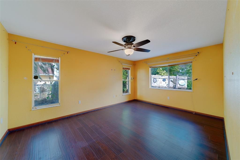 待售: $245,000 (2 贝兹, 2 浴室, 1758 平方英尺)